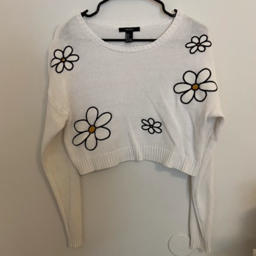 Women's Forever 21 white crop sweater with daisy appliques size S